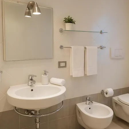 Quiet With Balcony - 30 Min To Center - Airport Link - By Orpi Rent 罗马